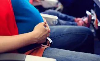 Инцидент в аэропорту Чэнду: беременная пассажирка отказалась покинуть самолёт, вызвав переполох на борту