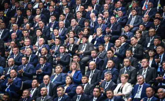 Казахстан: Пульс нации через костюмы и международные переговоры