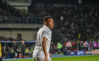 Сборная Франции первой из европейских команд завоевала путевку на чемпионат мира 2026 года, заняв первое место в группе.