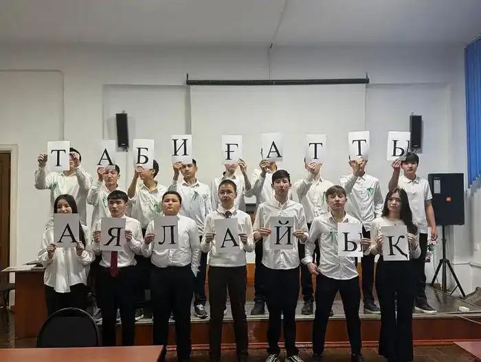 Студенты Шымкента провели экологическую акцию и дебаты о защите окружающей среды Павлодаре