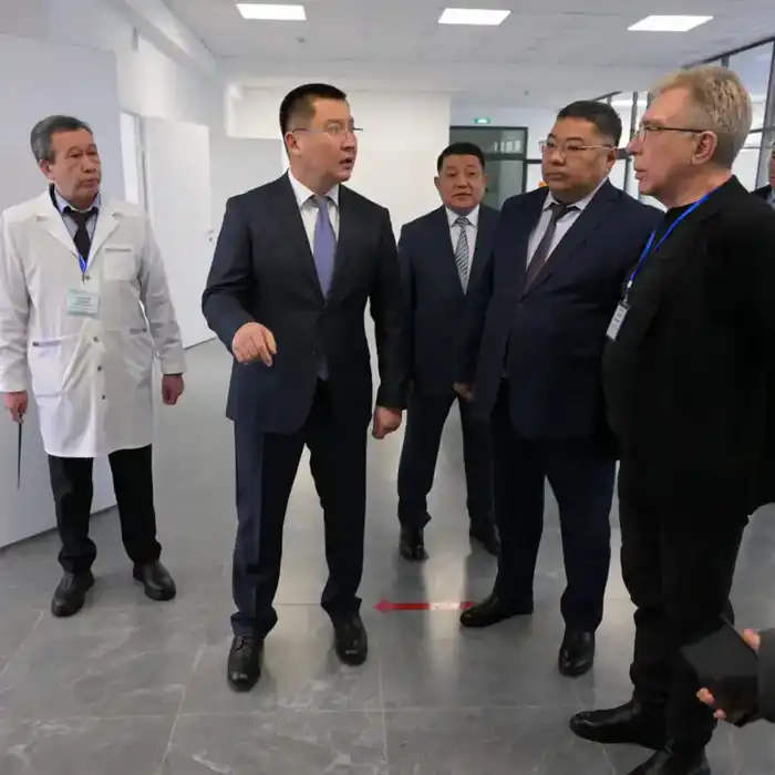 Аким Павлодарской области проверил реализацию инфраструктурных проектов в Аксу (9)