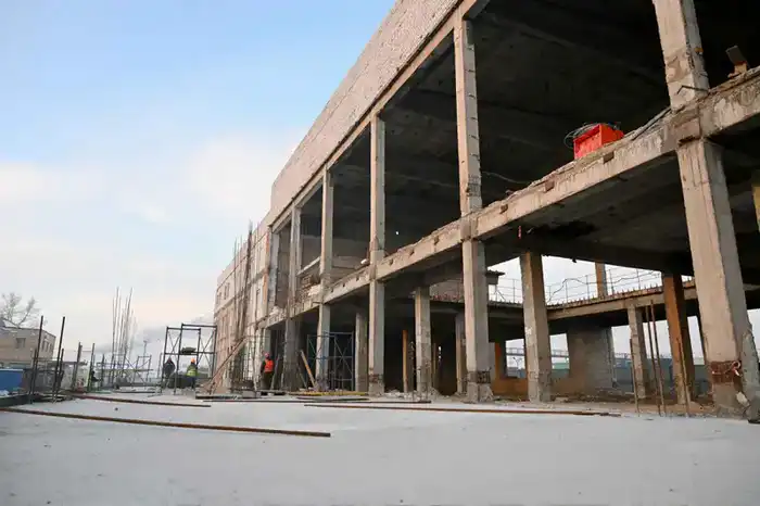 Здание железнодорожного вокзала в Семее модернизируется (5)