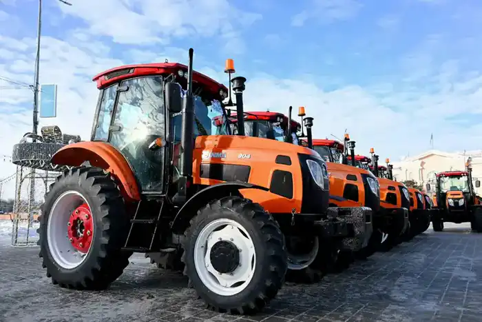 Победителям областного конкурса «Үлгілі ауыл» вручены 20 тракторов (6)