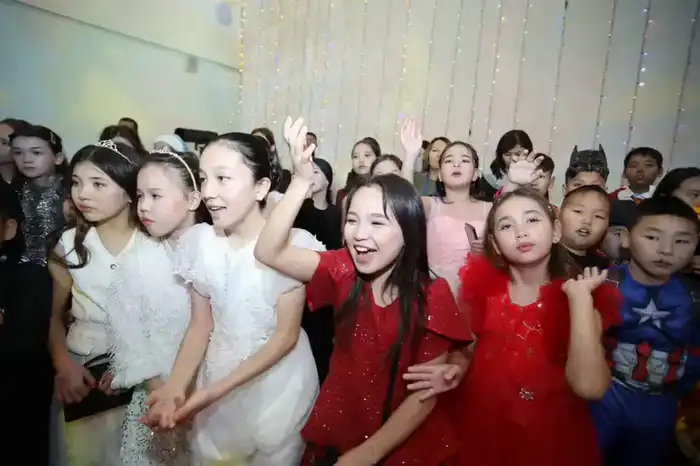 В Актау прошла новогодняя ёлка для детей от имени Президента Казахстана Павлодаре