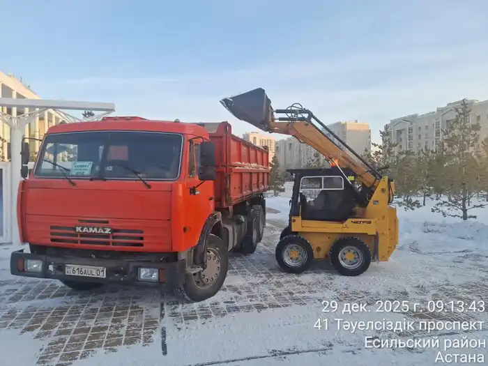 Почти 3 000 дорожных рабочих и свыше 1 400 единиц спецтехники задействованы в снегоуборочных работах в Астане (3)
