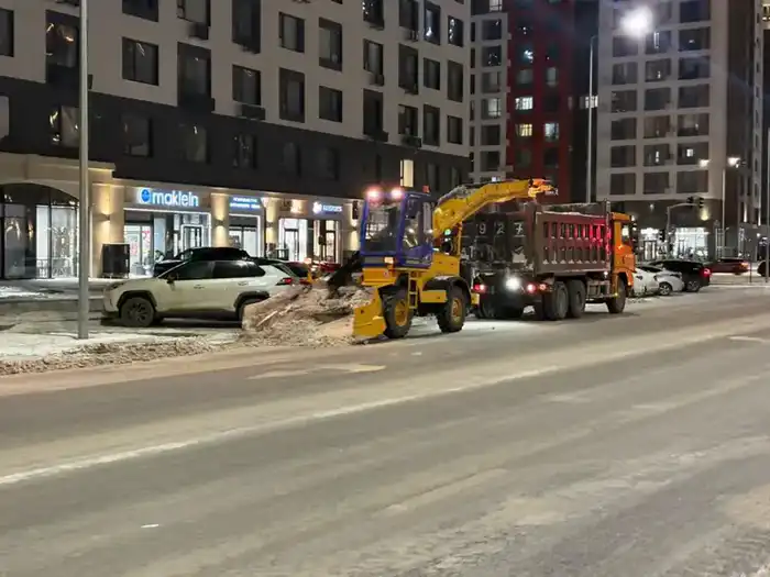 В Астане продолжается активная борьба со снегом: последствия зимних бурь требуют усилий более 1 200 единиц спецтехники Павлодаре