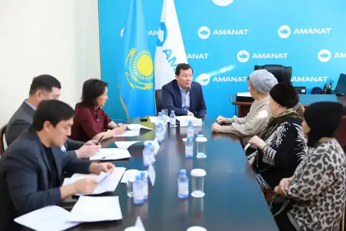 Аким области провел прием граждан (8)