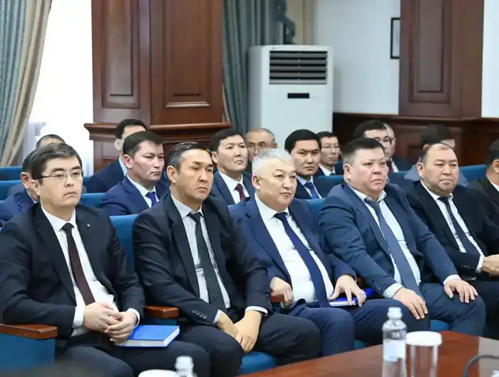 Рассмотрены вопросы развития и цифровизации транспортно-транзитной отрасли (6)