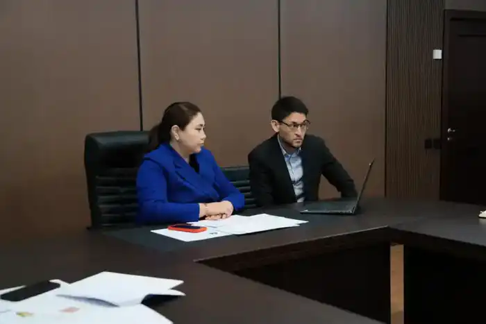 Вице-министр Казахстана Жаннат Дубирова обсуждает создание Центра искусственного интеллекта в геологии с Xcalibur Smart Mapping Павлодаре