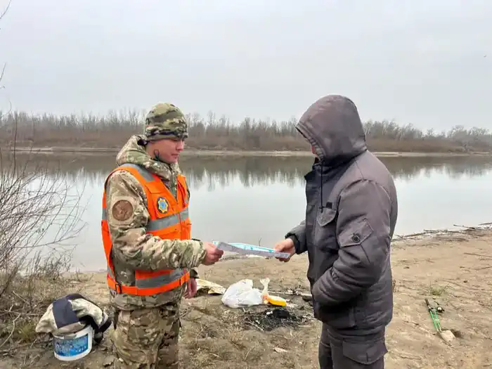 МЧС призывает граждан не выходить на тонкий лёд и соблюдать правила безопасности на водоёмах (6)