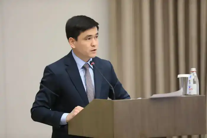 Аким области призывает к контролю цен на продукты в преддверии Нового года Павлодаре