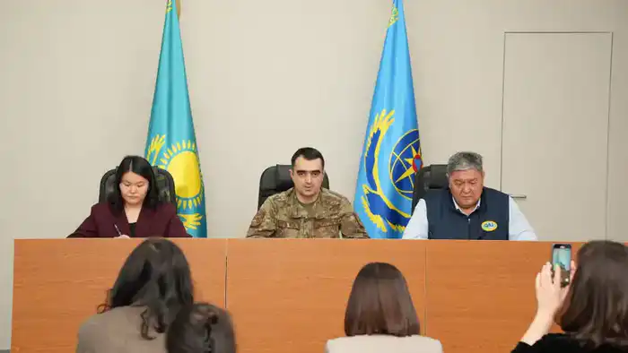 Брифинг МЧС: международные меры по спасению 1137 человек из снежных заносов в зимний период Павлодаре