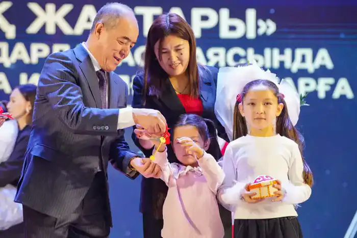 «Лидер года – 2025»: В ЗКО наградили активную молодежь (4)