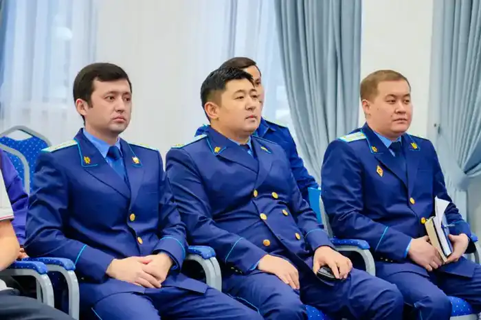 «Закон и порядок»: день открытых дверей провела для школьников столичная прокуратура (6)