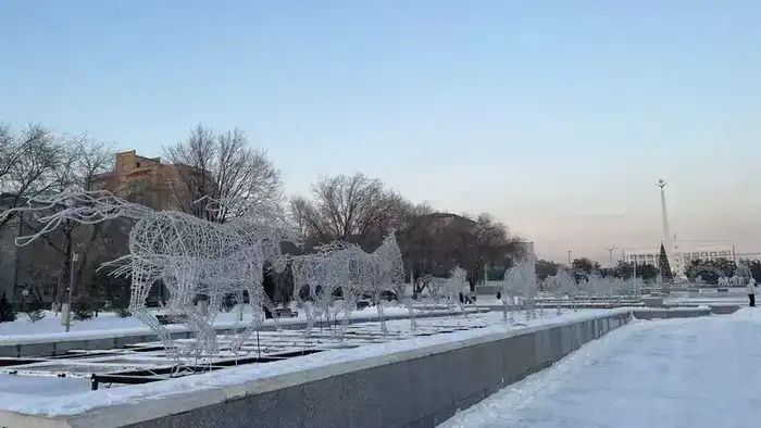 Караганда готовится к Новому году: главную ёлку города зажгут 26 декабря (8)