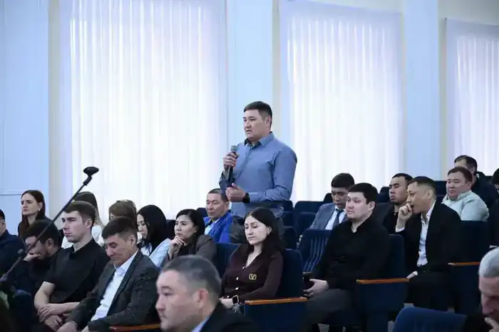 Мосты общения: Серик Жарасбаев и жители Северо-Казахстанской области обсуждают будущее спорта и туризма Павлодаре