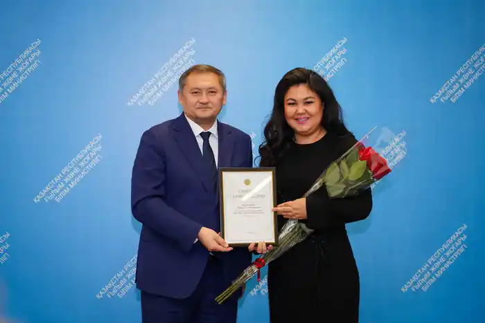 ИСПОЛНЕНИЕ ПОРУЧЕНИЯ ПРЕЗИДЕНТА: В АСТАНЕ МОЛОДЫМ УЧЕНЫМ ВРУЧИЛИ СЕРТИФИКАТЫ НА КВАРТИРЫ (10)