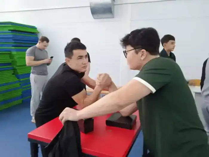 Успех турнира по армрестлингу среди студентов в Астане: укрепление спортивных связей и развитие студенческого сообщества Павлодаре