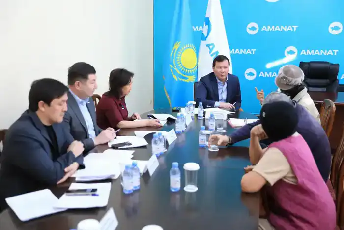 Аким области провел прием граждан (7)