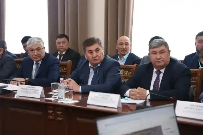 Айдарбек Сапаров провел встречу с аграриями Северо-Казахстанской области (3)