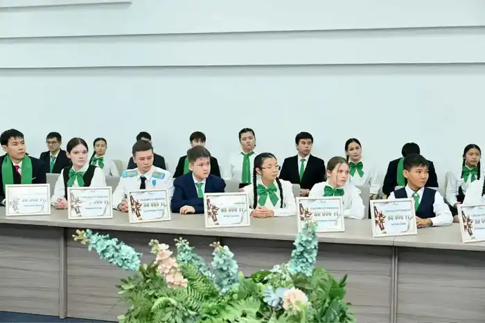 Встреча Акима области с одаренными школьниками региона и перспективы стипендий Павлодаре