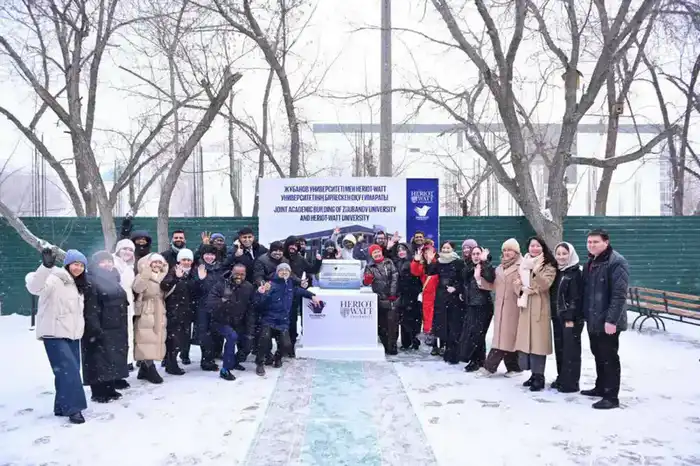 В Актобе ведётся строительство нового учебно-лабораторного корпуса кампуса международного университета Heriot-Watt University. Павлодаре