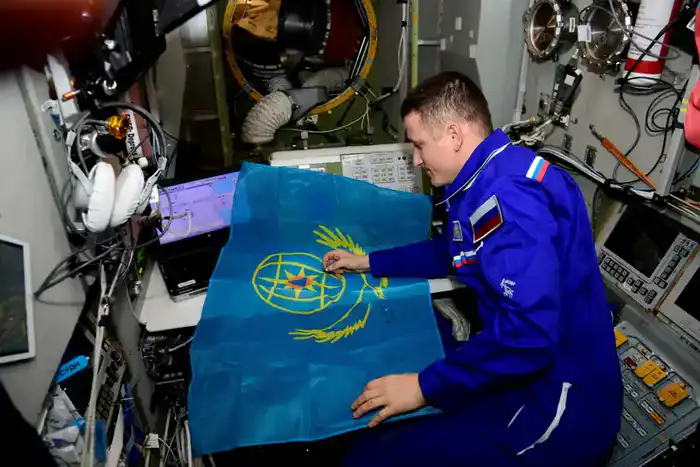 Космонавты Роскосмоса с борта МКС поздравили МЧС Республики Казахстан (2)