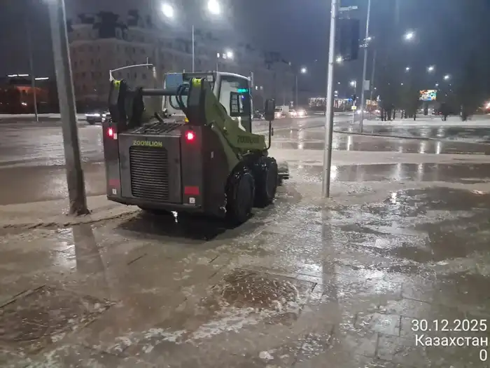 В работе по уборке улиц Астаны задействовано более 1,4 тысячи единиц коммунальной техники (6)