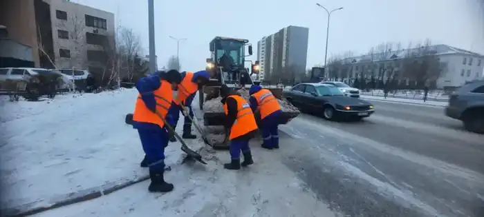 Более 1 300 единиц спецтехники задействованы в снегоуборке в Астане Павлодаре