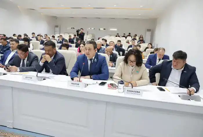 Ербол Карашукеев принял участие в расширенном заседании депутатской фракции партии «AMANAT» (4)