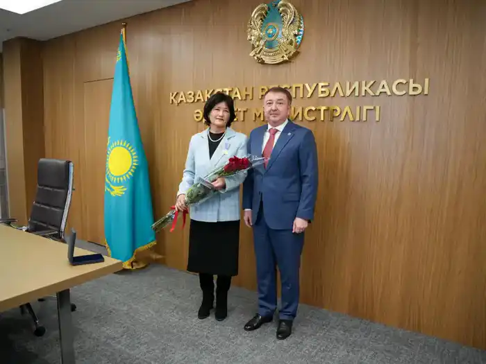 Министр юстиции Ерлан Сарсембаев в честь Дня адвокатуры наградил представителей адвокатского сообщества (2)