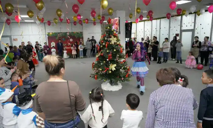 Новогодний праздник для детей провели в столичном центре «Жанұя» (2)