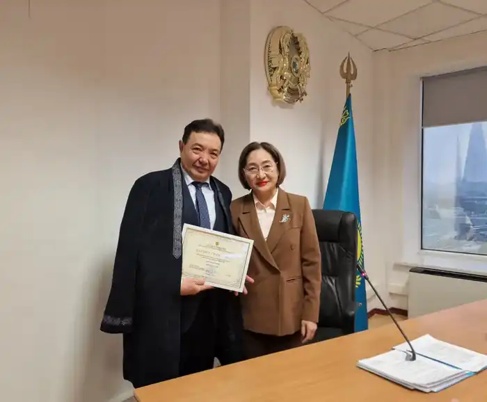 В Комитете поздравили с выходом на заслуженный отдых и наступающим Новым годом (3)