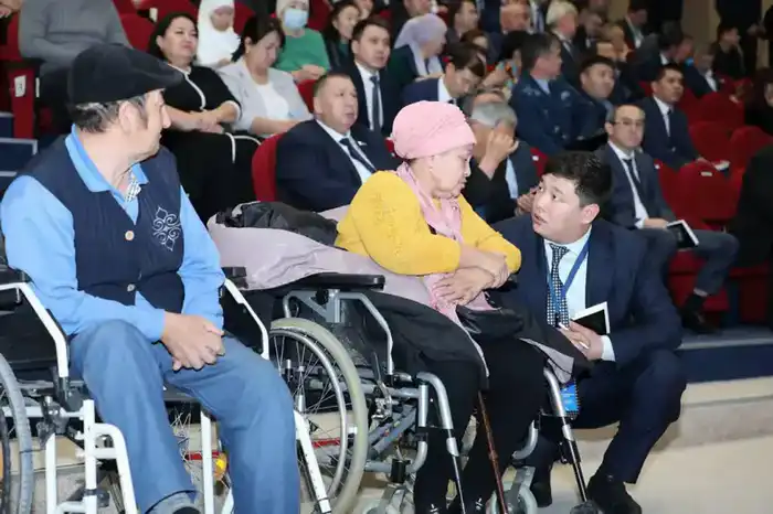 Нурдаулет Килыбай выслушал проблемы жителей города Актау (9)