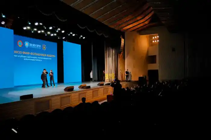 Театр жизни: школьники Астаны ставят спектакль о выборе между светом и тенью Павлодаре