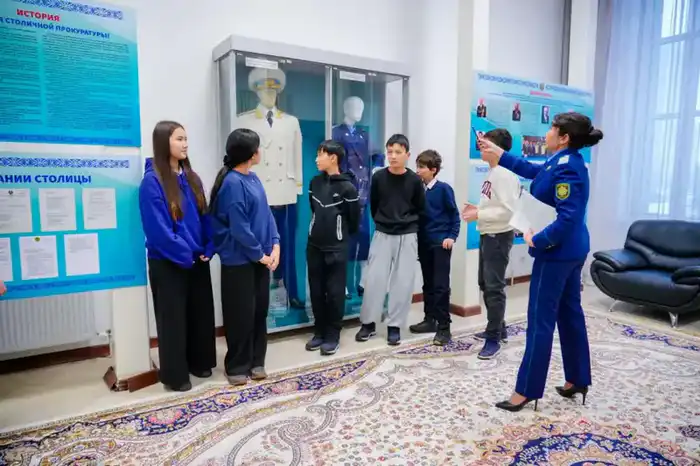 «Закон и порядок»: день открытых дверей провела для школьников столичная прокуратура (7)