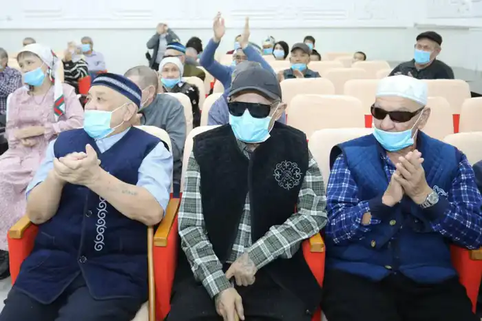 Глава региона поздравил получателей услуг Центра специальных социальных услуг № 2 с Новым годом (2)