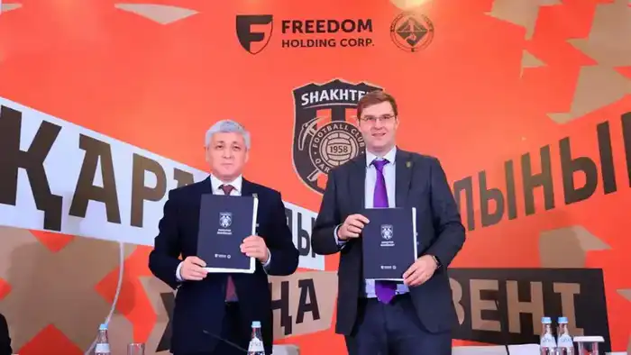 Приватизация карагандинского футбольного клуба Шахтёр и развитие футбола Павлодаре