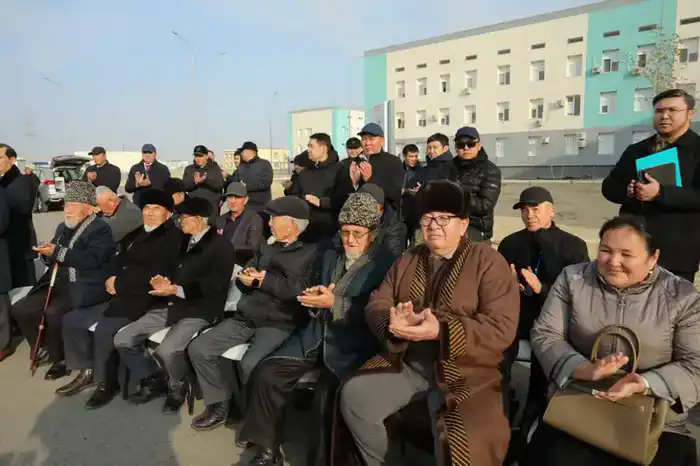 В Мангистауской области медицинским учреждениям передали новые санитарные автомобили (5)