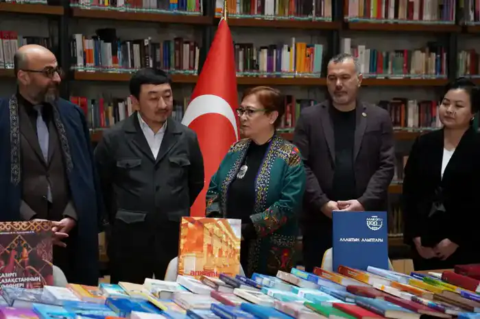 В крупнейшей библиотеке Стамбула впервые открылся научно-литературный уголок Казахстана (2)