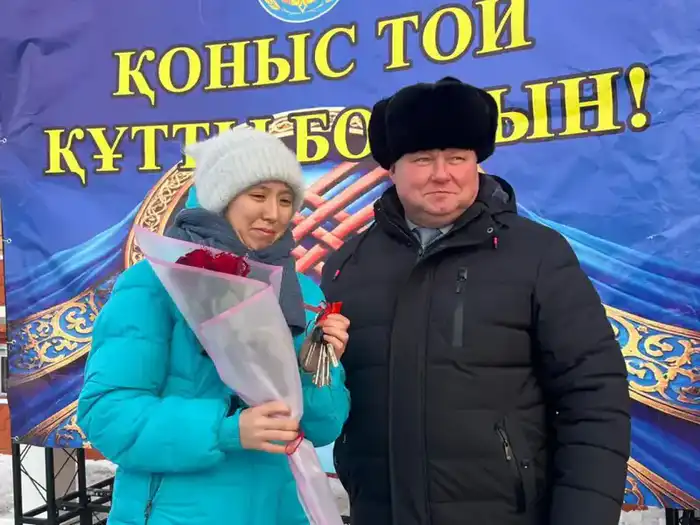 В Егиндыкольском районе вручили ключи от новых квартир (3)