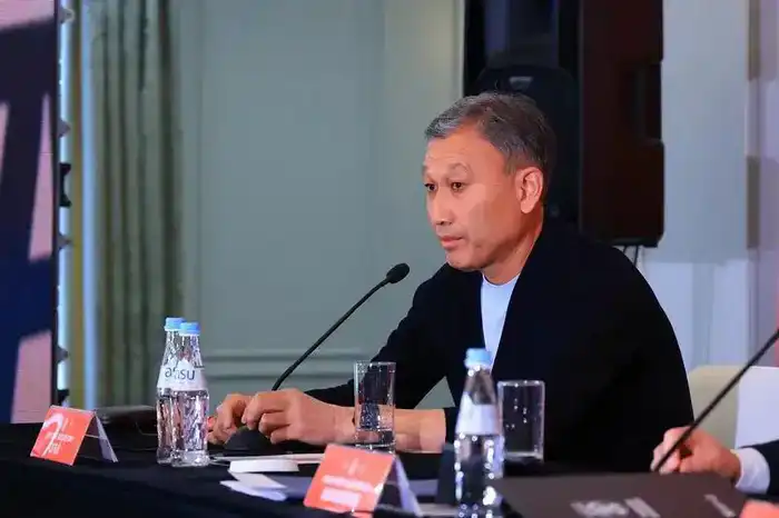 Футбольный клуб «Шахтёр» возглавил титулованный казахстанский тренер Дмитрий Огай (5)