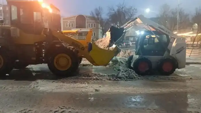 Зимние вызовы в Астане: Как коммунальные службы борются с ледяными условиями для безопасности граждан Павлодаре