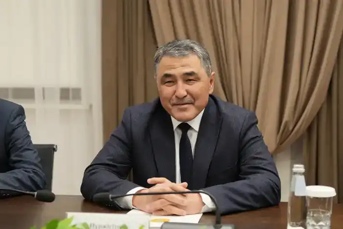 Школьница заключила меморандум с Министерством водных ресурсов и ирригации: министр Нуржан Нуржигитов встретился с автором научной разработки для сбора воды из воздуха (5)