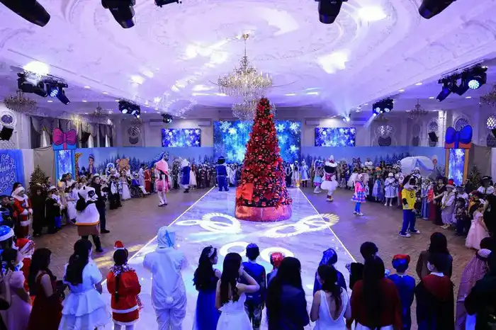 200 детей поздравили в Карагандинской области на Президентской ёлке (9)