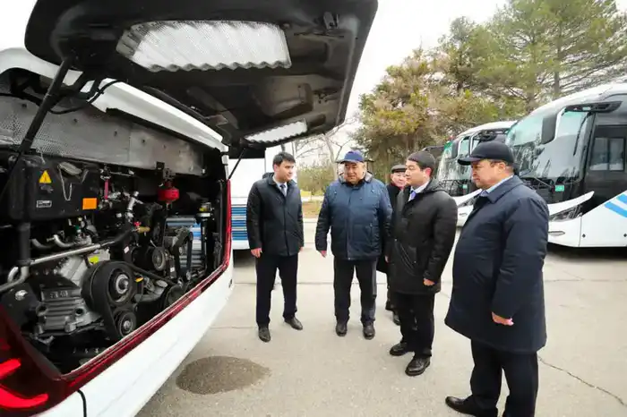 В Актау предприятию MAЭK вручили 20 автобусов (9)