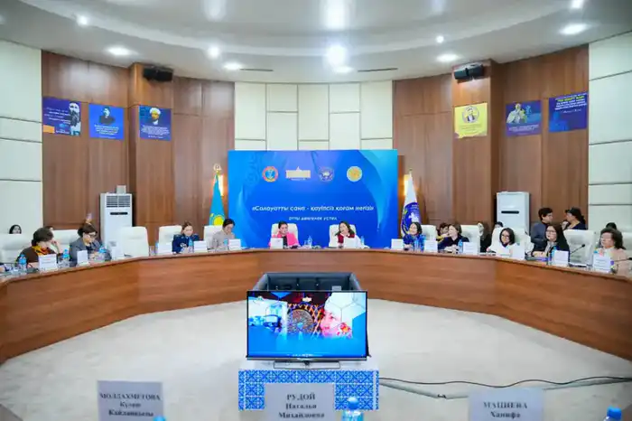 Вопросы укрепления семейных ценностей и роли женщин в развитии общества обсудили в Астане (7)