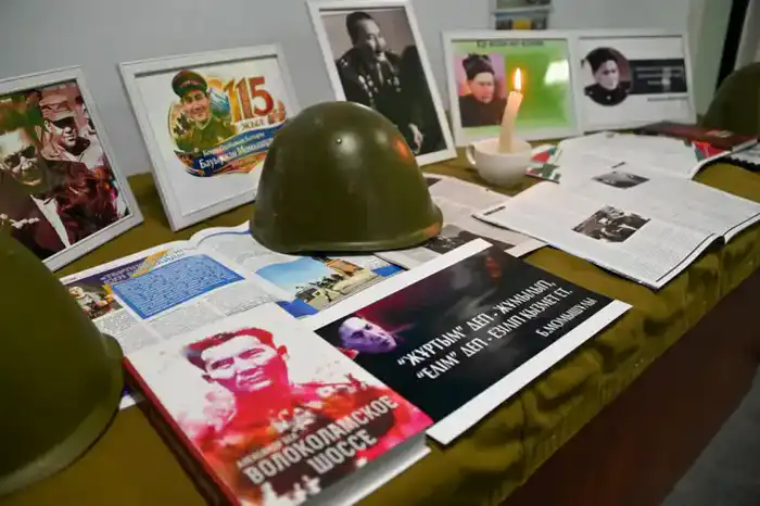 Учебно-тренировочные полеты военных летчиков как символ патриотизма в честь Бауыржана Момышулы Павлодаре