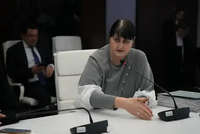 Министр юстиции РК Ерлан Сарсембаев выслушал обращения граждан в Центре приёма Павлодаре