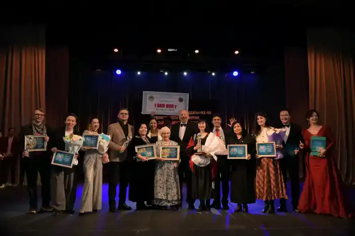 В Алматы состоялась юбилейная церемония вручения театральной премии «Еңлікгүл – 2025» (7)